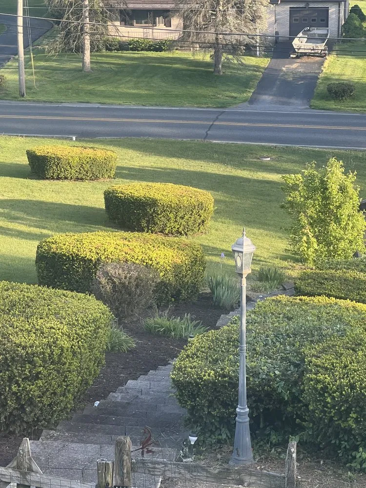 Top-rated garden landscaping with custom design in Lebanon, PA by Lebanon Lawn Care