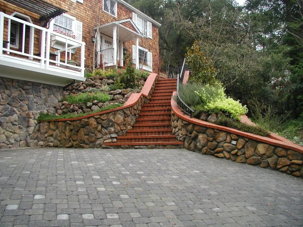 Expert landscape installation near you in Brentwood, CA by Lebec
