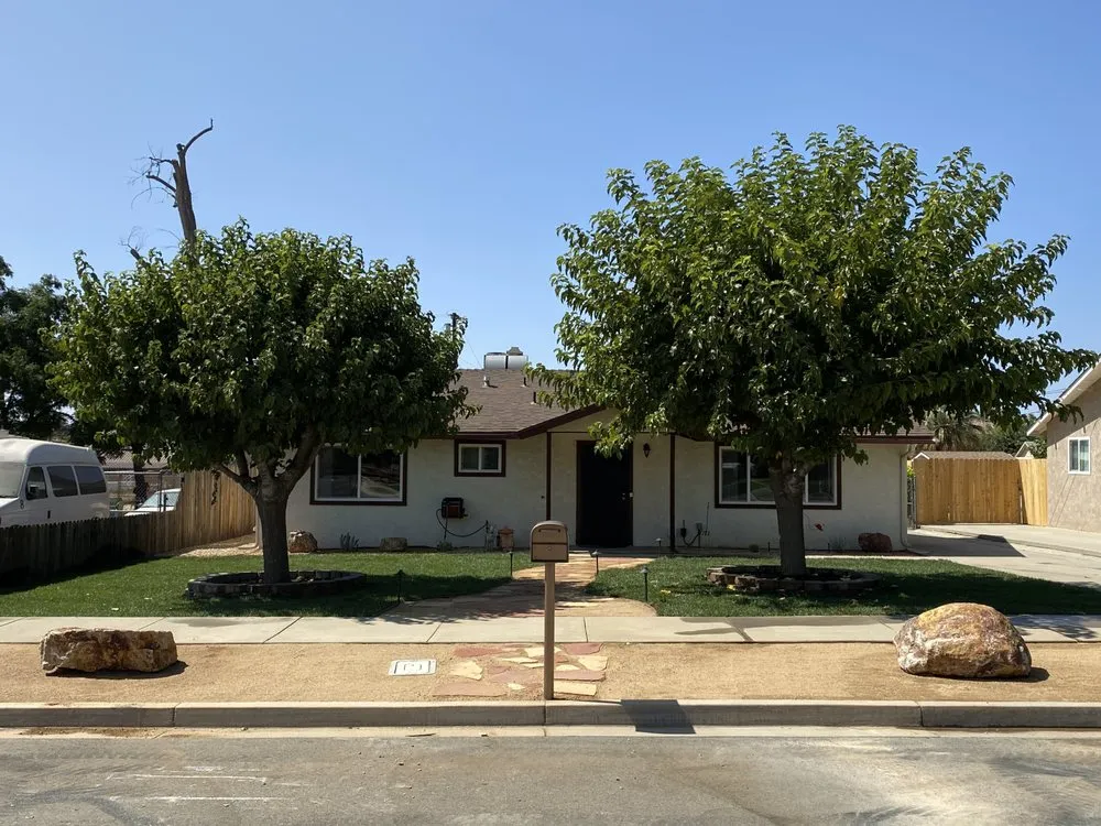 Affordable landscaping services experts serving Banning, CA - Ledesma’s Lawn Services