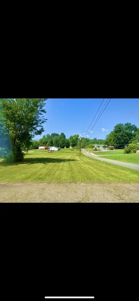 Top-rated yard cleanup service for year-round maintenance in Marion, NC by Ledford’s Lawn-Care