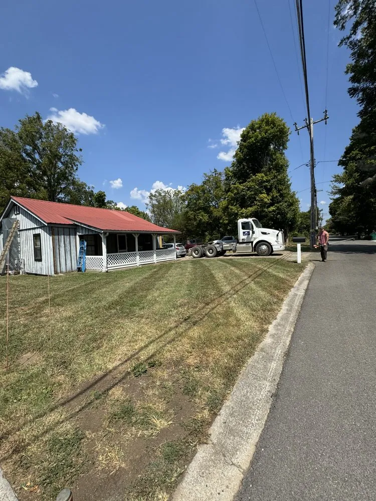 Top-rated lawn care service experts serving Englewood, TN - Lee and Mckee