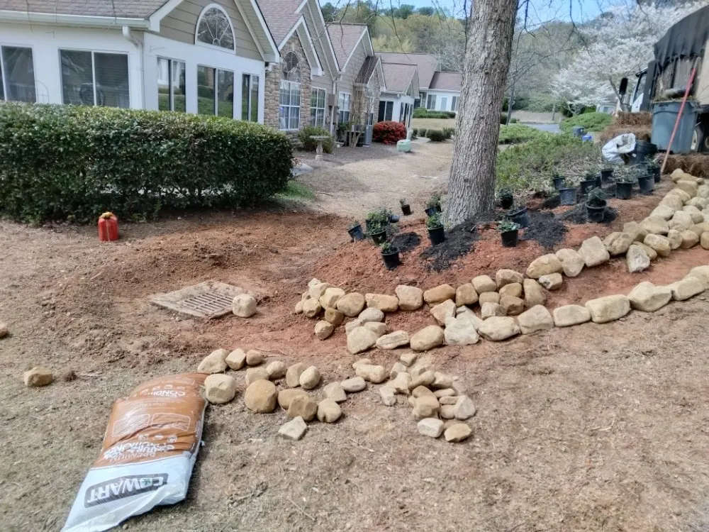 Custom lawn care service experts serving Mableton, GA - Lee Landscaping