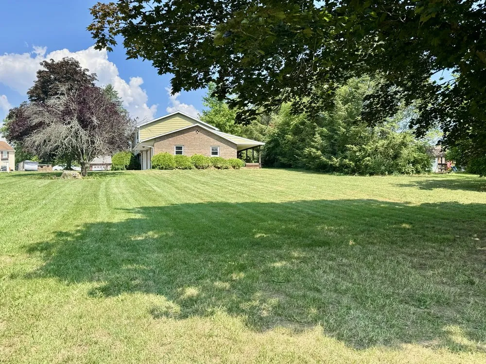 Expert residential landscaping experts serving Altoona, PA - Lee Lawncare