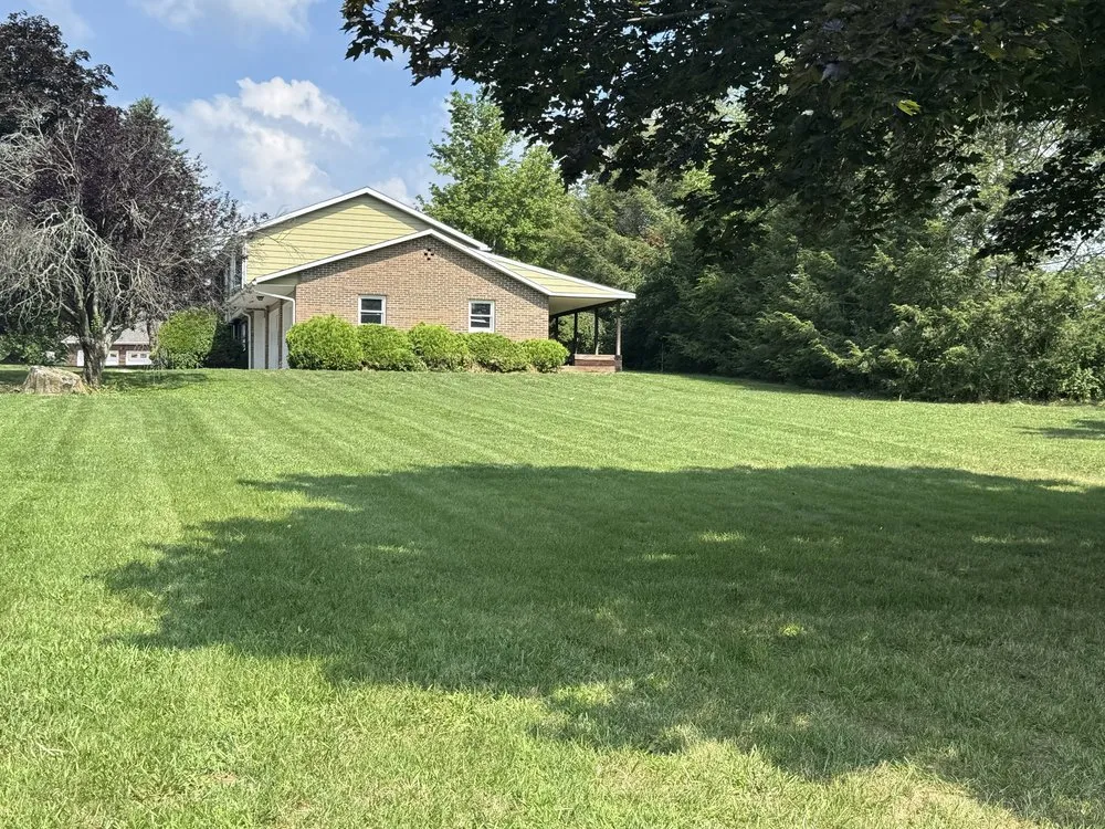 Top-rated yard cleanup service with custom design in Altoona, PA by Lee Lawncare