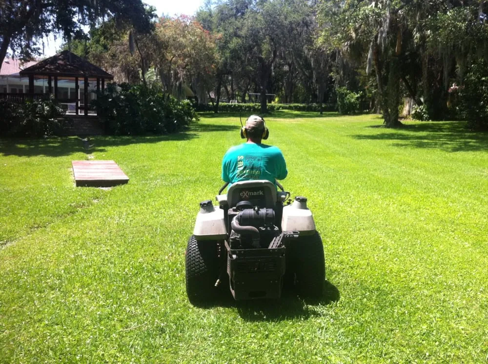Reliable lawn mowing service in Seminole, FL by Lee Miles Lawn Service