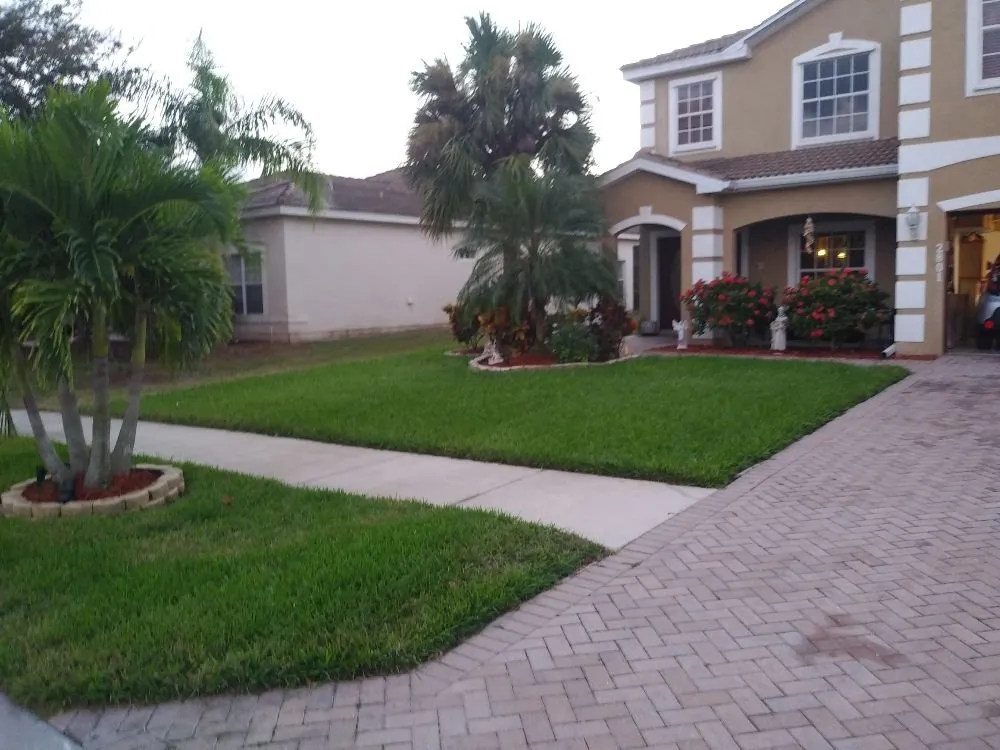 Trusted lawn mowing service for year-round maintenance across Naples, FL - Lee The Lawn Man