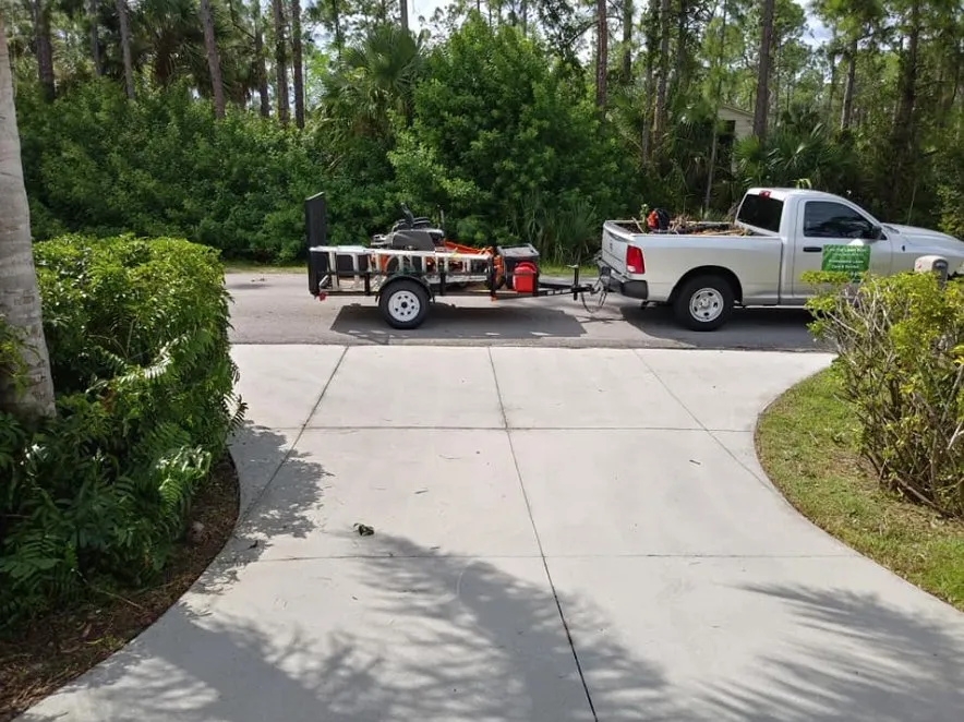 Local yard cleanup service in Naples, FL by Lee The Lawn Man
