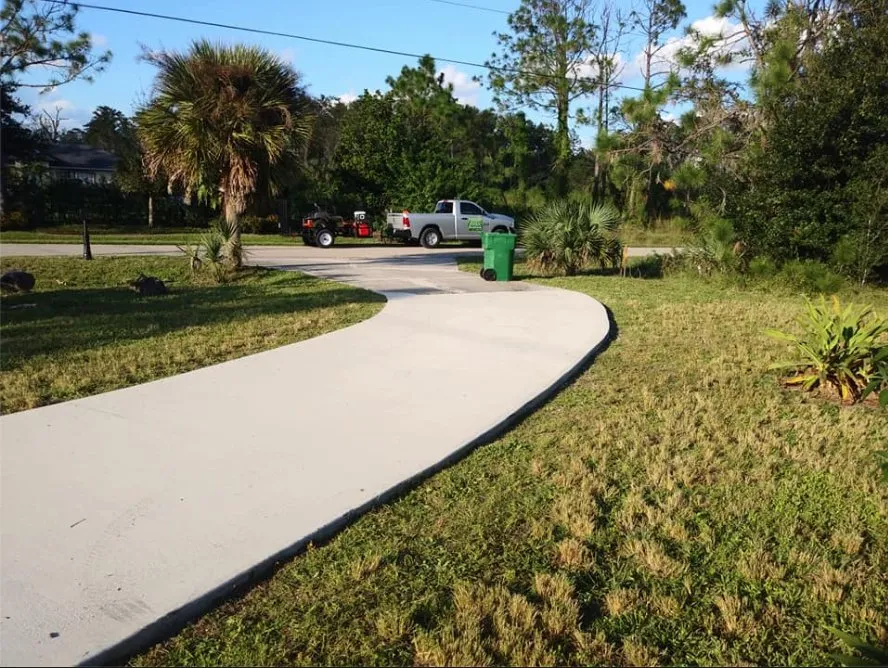 Local yard maintenance for homes across Naples, FL - Lee The Lawn Man