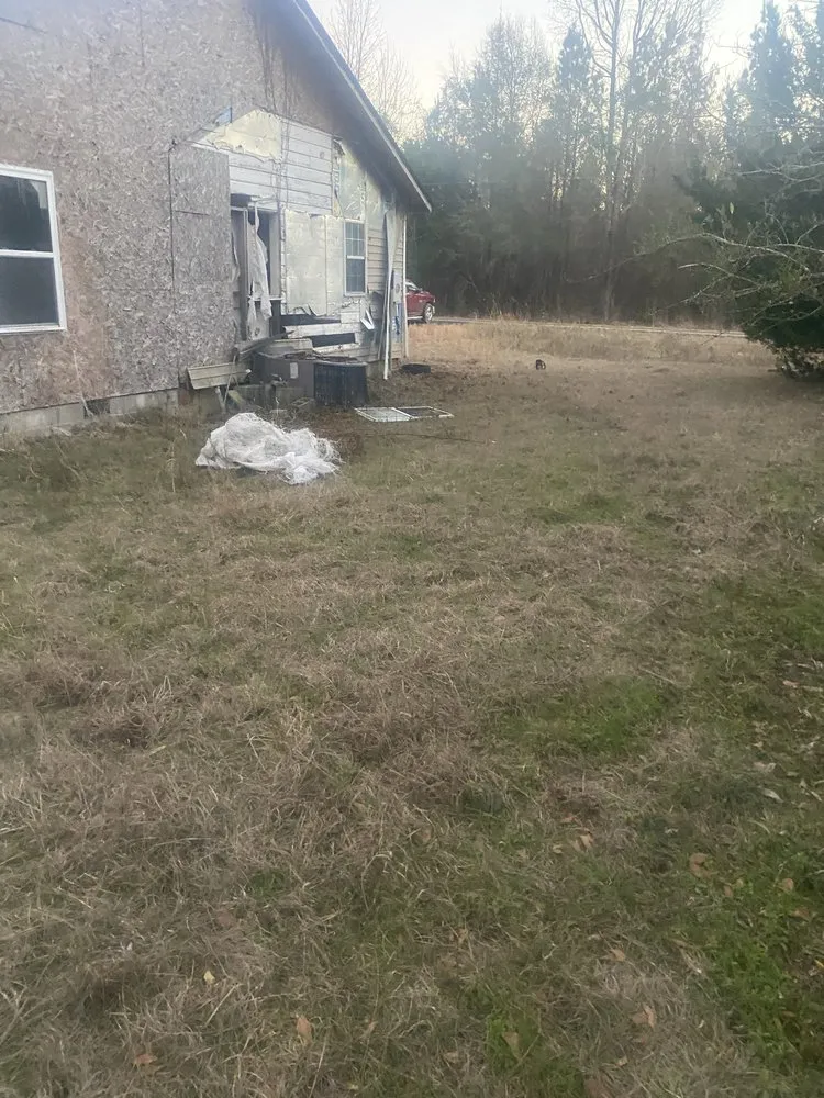 Local lawn care service near you in Allendale, SC by Leeboy Lawn Care Services