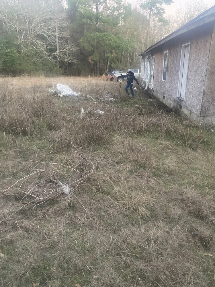 Professional lawn mowing service in Allendale, SC - Leeboy Lawn Care Services