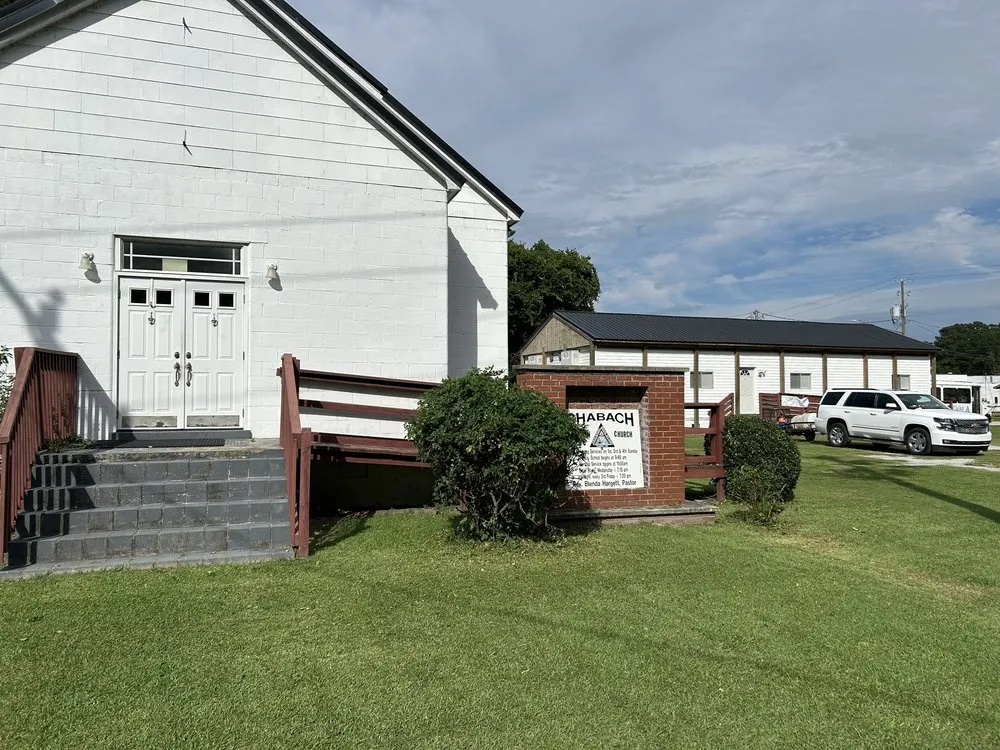 Custom yard maintenance for residential properties in Cove City, NC by Leeks Lawn Care