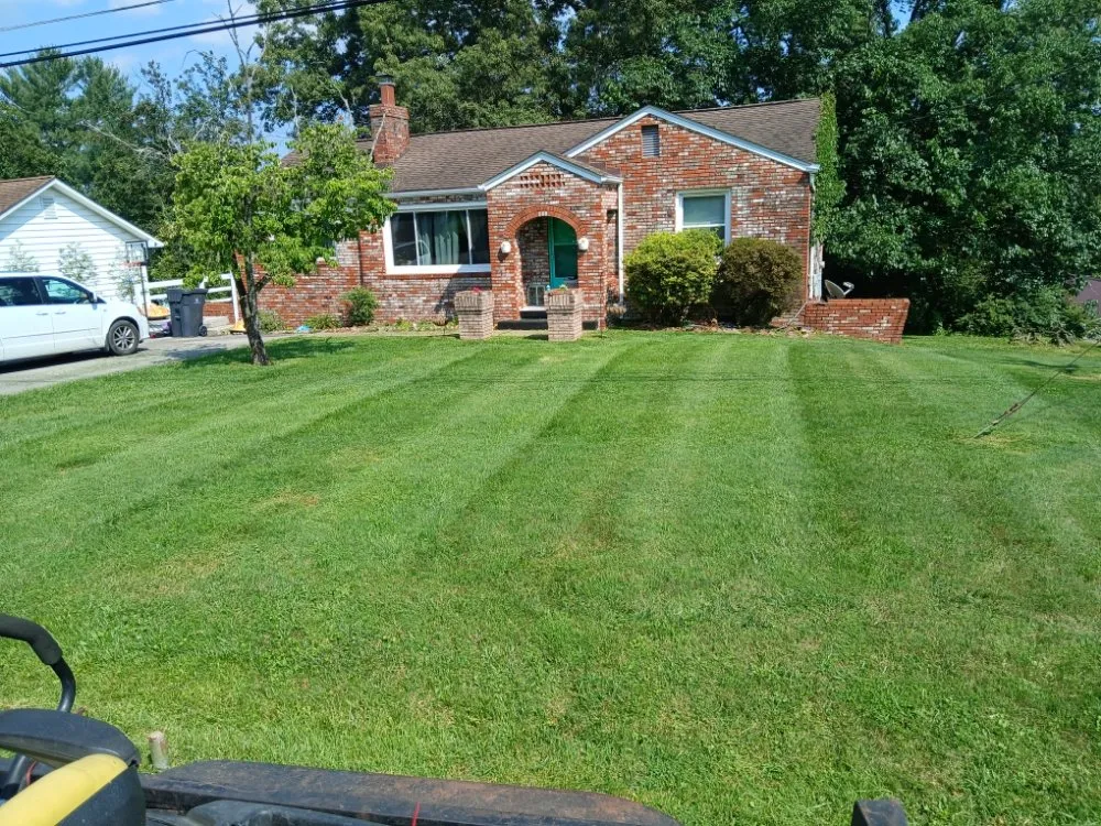 Custom residential landscaping in Lenoir City, TN - Leeks Lawncare and Landscaping