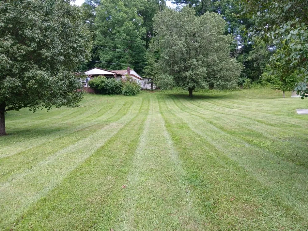 Top-rated landscaping services experts serving Lenoir City, TN - Leeks Lawncare and Landscaping