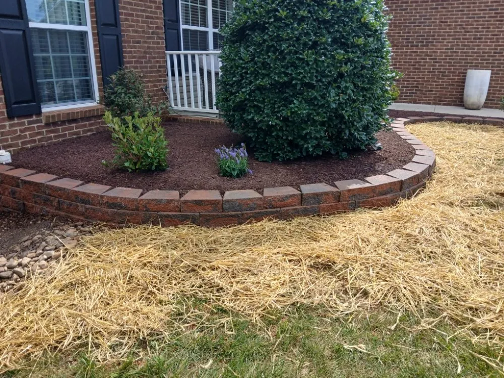 Top-rated garden landscaping in Lenoir City, TN by Leeks Lawncare and Landscaping