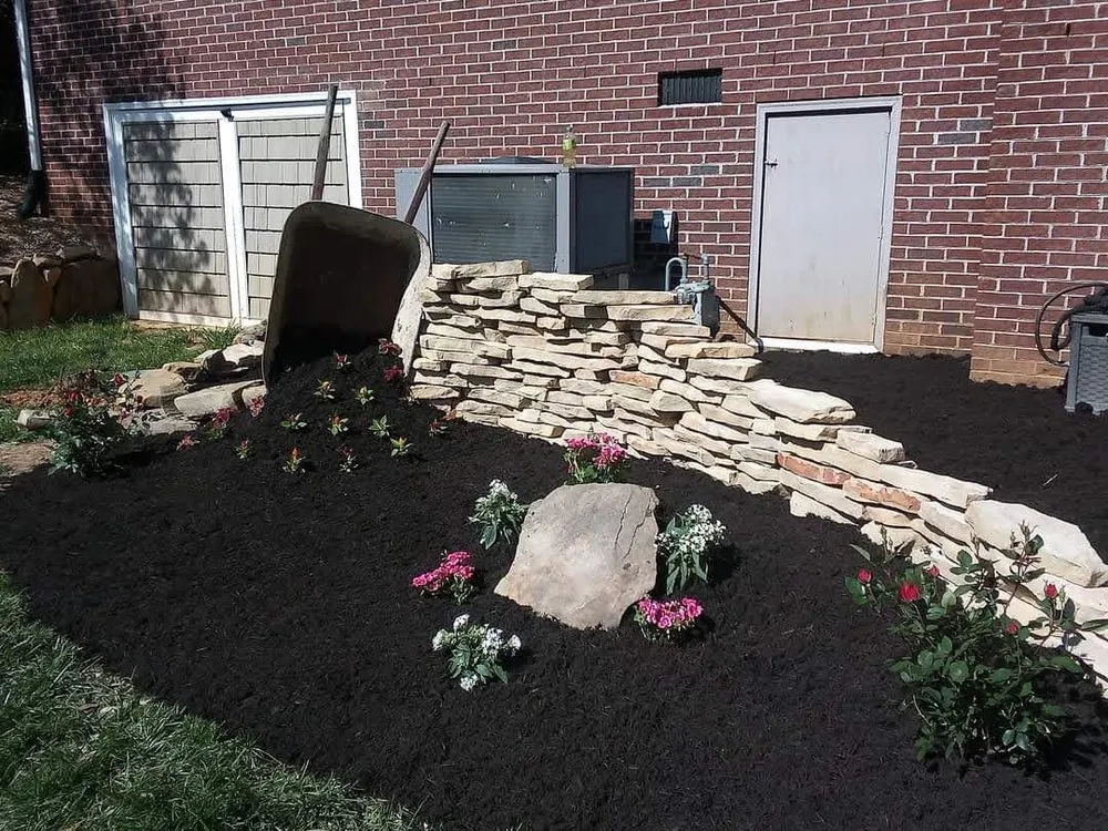 Custom lawn care service experts serving Lenoir City, TN - Leeks Lawncare and Landscaping