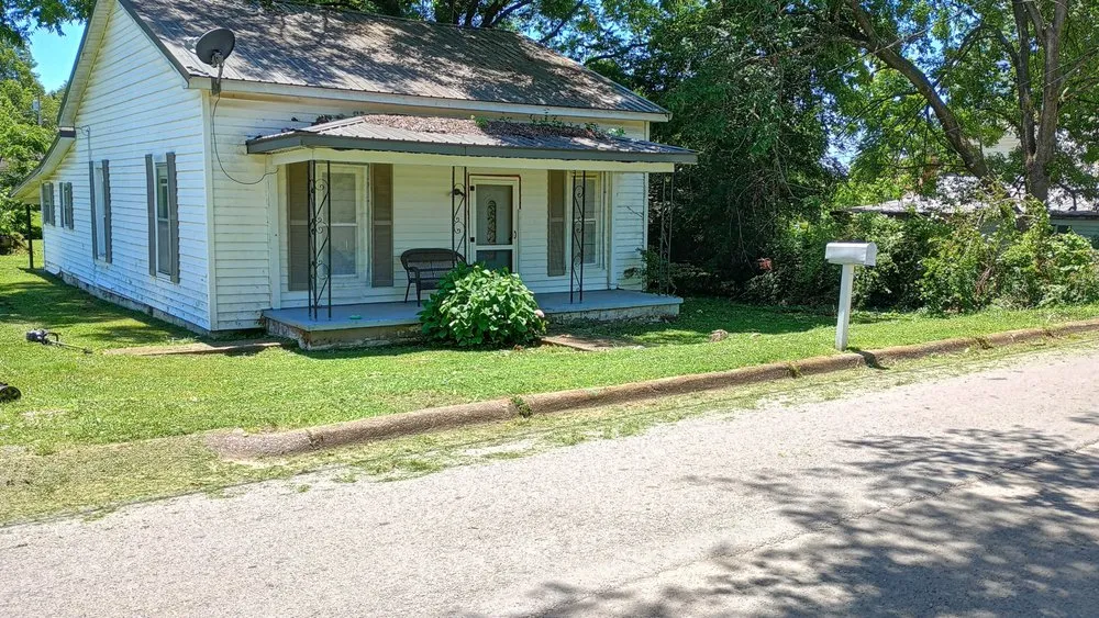 Trusted yard cleanup service in Pulaski, TN - Leelands Lawn And Landscaping Services