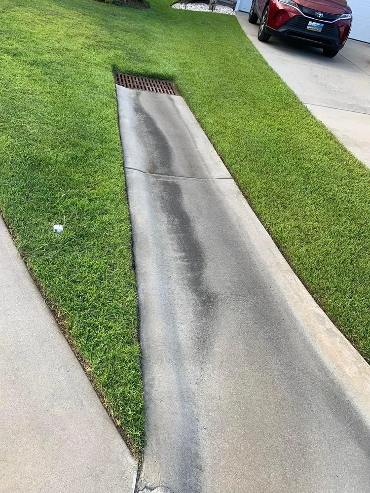 Expert lawn mowing service experts serving Supply, NC - Leelee Landscaping