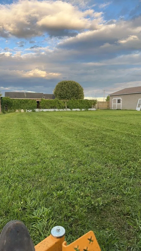 Professional outdoor landscaping in Elizabeth City, NC by Leels Lawn Care