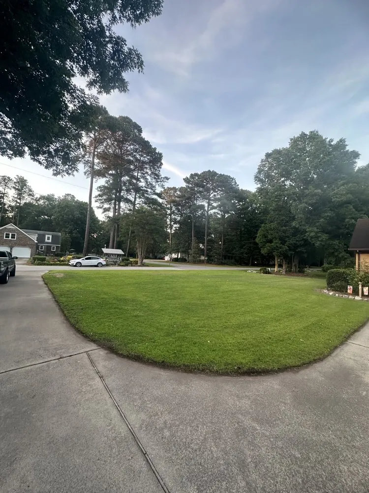 Custom yard cleanup service for homes across Elizabeth City, NC - Leels Lawn Care