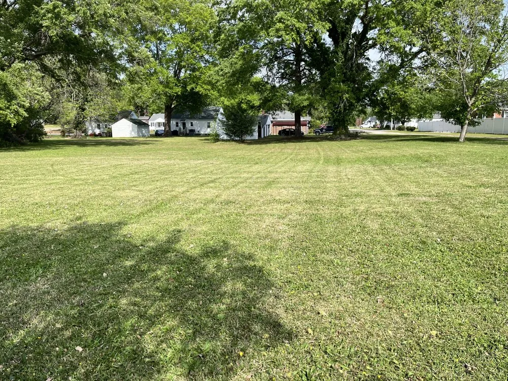 Reliable landscape installation in Emporia, VA - Lee’s Auto Shop & Lawn Care