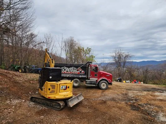 Lee’s Grading & Land Clearing Logo