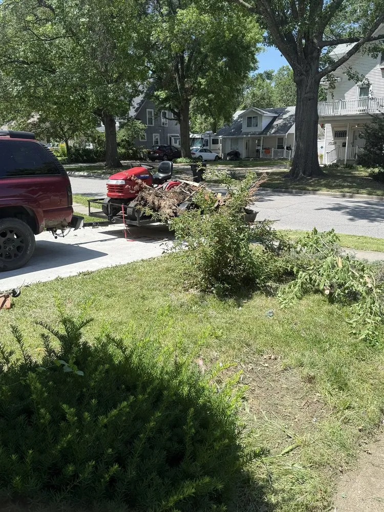 Top-rated garden landscaping in Topeka, KS - Lees Junk Removal and Lawn Maintenance