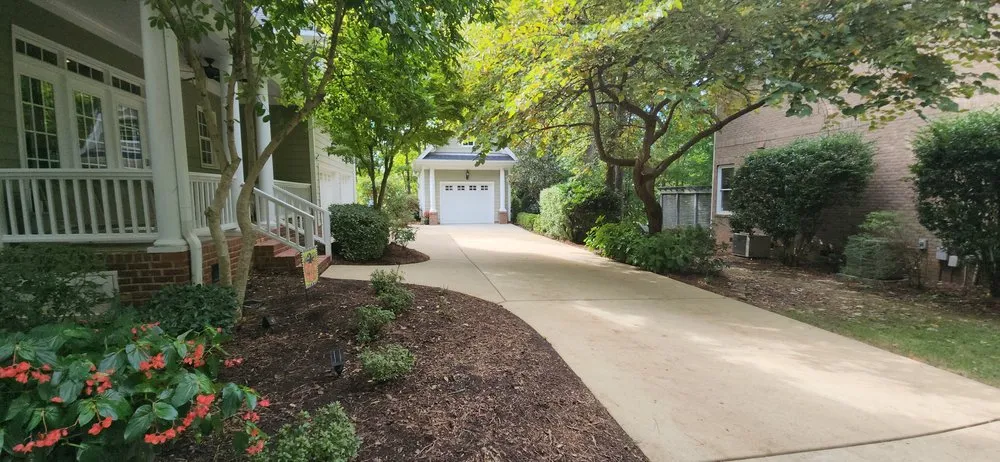 Top-rated lawn care service in Four Oaks, NC - Lee's Landscaping & Lawn Care