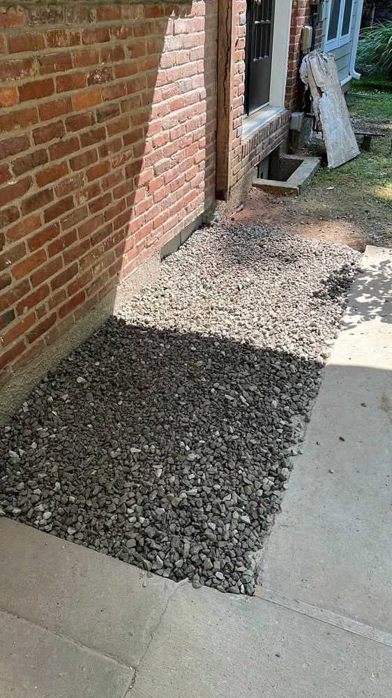 Affordable yard cleanup service with custom design across Louisville, KY - Lee's Landscaping Materials & More