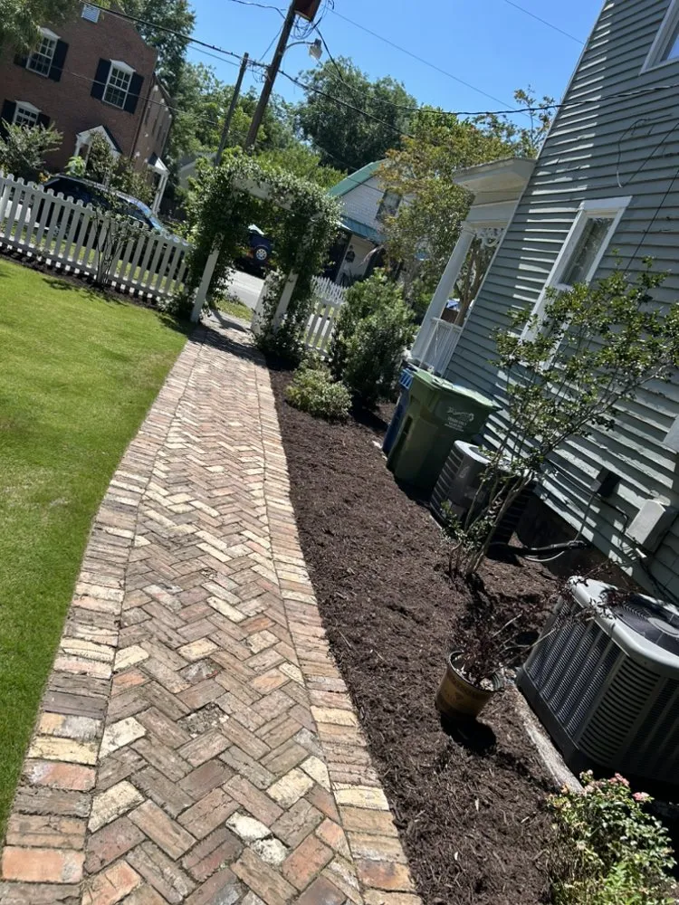 Top-rated lawn care service in Wilmington, NC - Lee's Landscaping