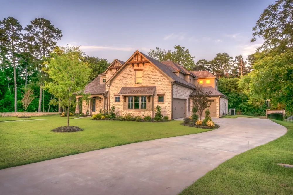 Top-rated lawn mowing service for beautiful yards across Hillsboro, TN - Lees Lawn and Landscape