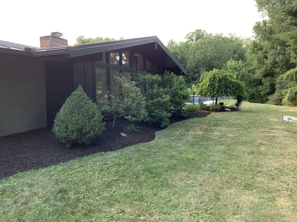 Professional outdoor landscaping in Tallmadge, OH - Lee's Lawn Maintenance
