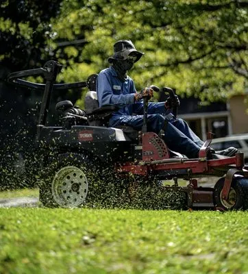 Lee’s Lawn Service Logo
