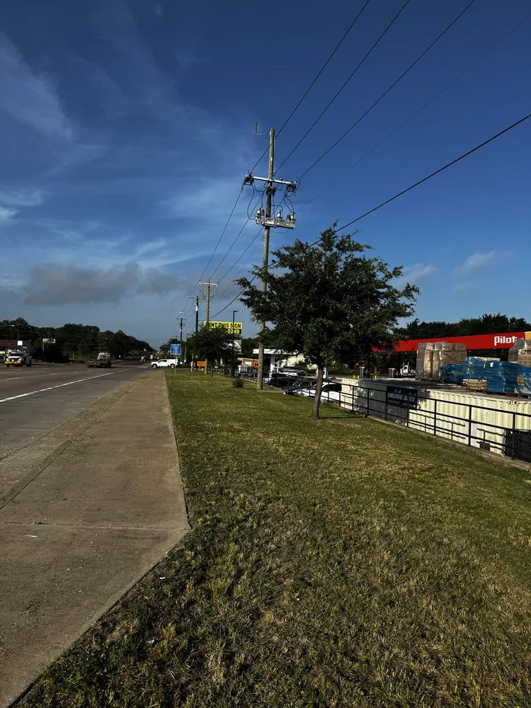 Trusted lawn mowing service for outdoor upgrades in Groesbeck, TX by Lee’s Lawn Service