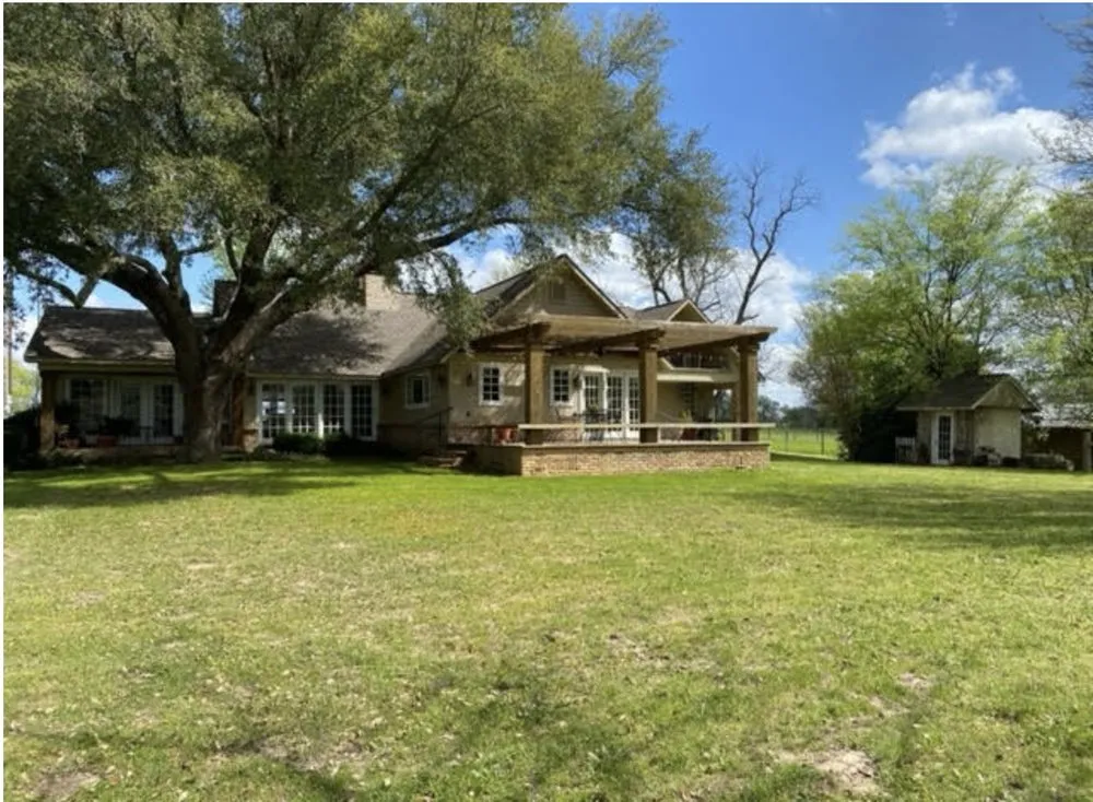 Expert lawn care service in Mineola, TX by Lee's Lawns And Landscaping