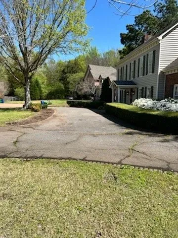 Reliable lawn mowing service in Germantown, TN - Lee’s Mowing More