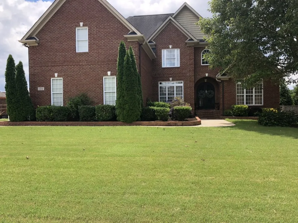 Professional residential landscaping in Huntsville, AL by Lee's Pro Turf