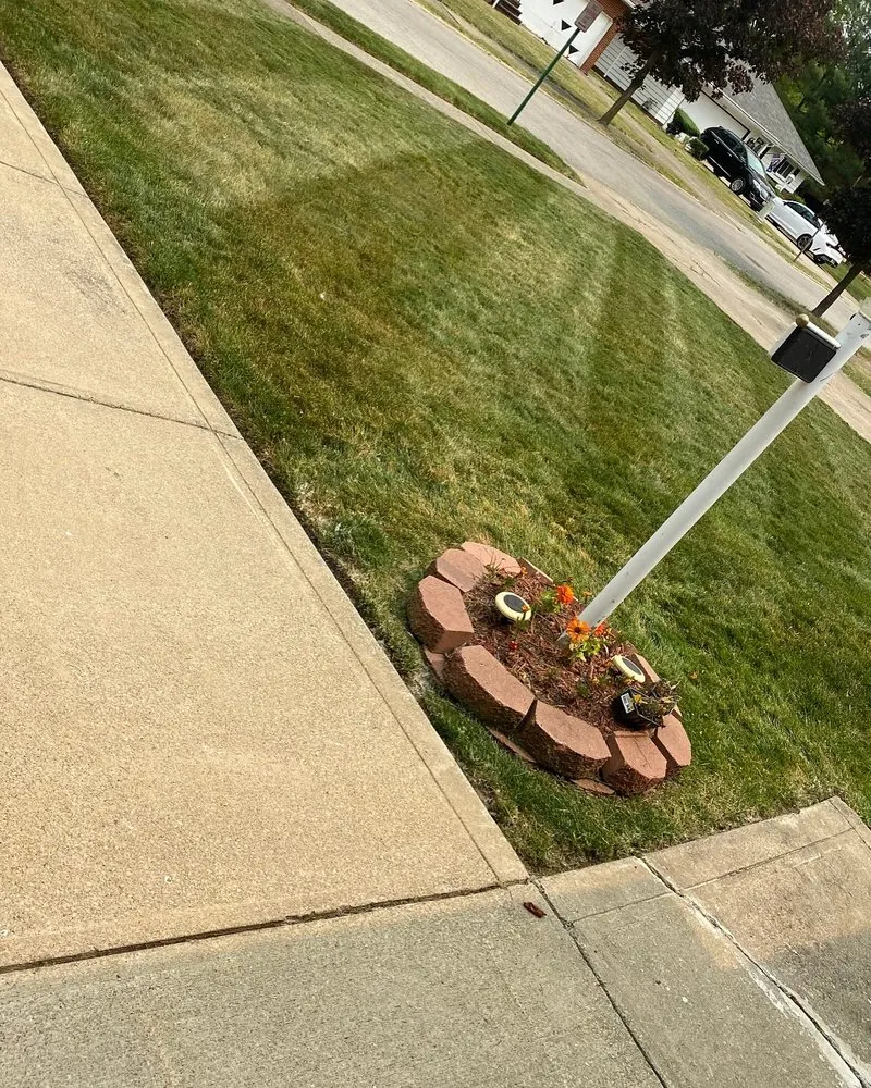 Custom lawn care service experts serving Cleveland, OH - Lee’s Quality Work