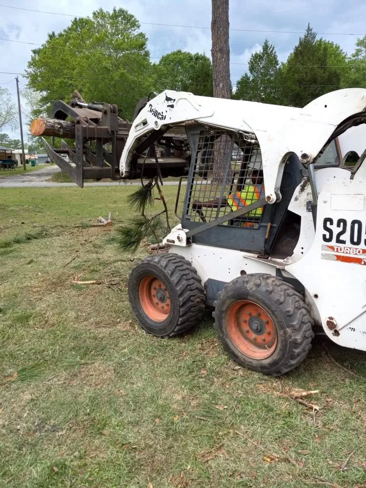 Reliable yard cleanup service in Bonifay, FL - Lee's Tree and Lawn Care
