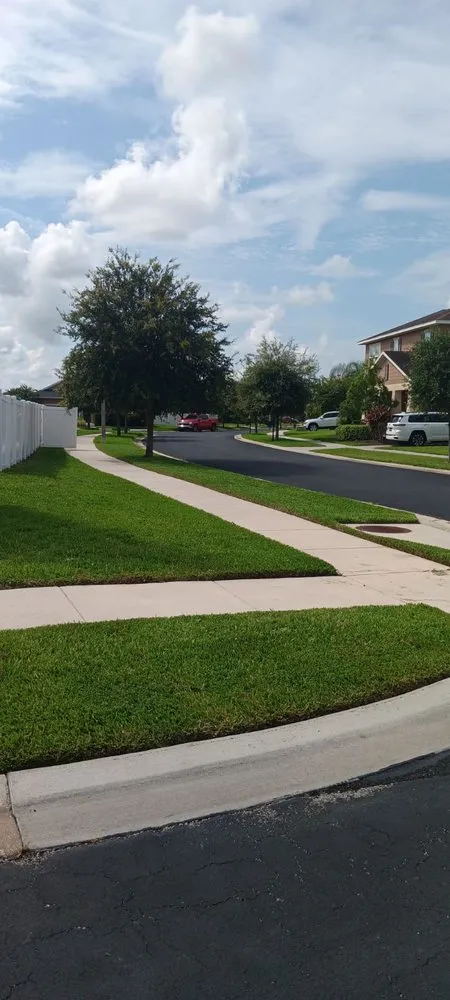 Custom garden landscaping experts serving Zephyrhills, FL - Lee's Trees, Lawns N Leaves