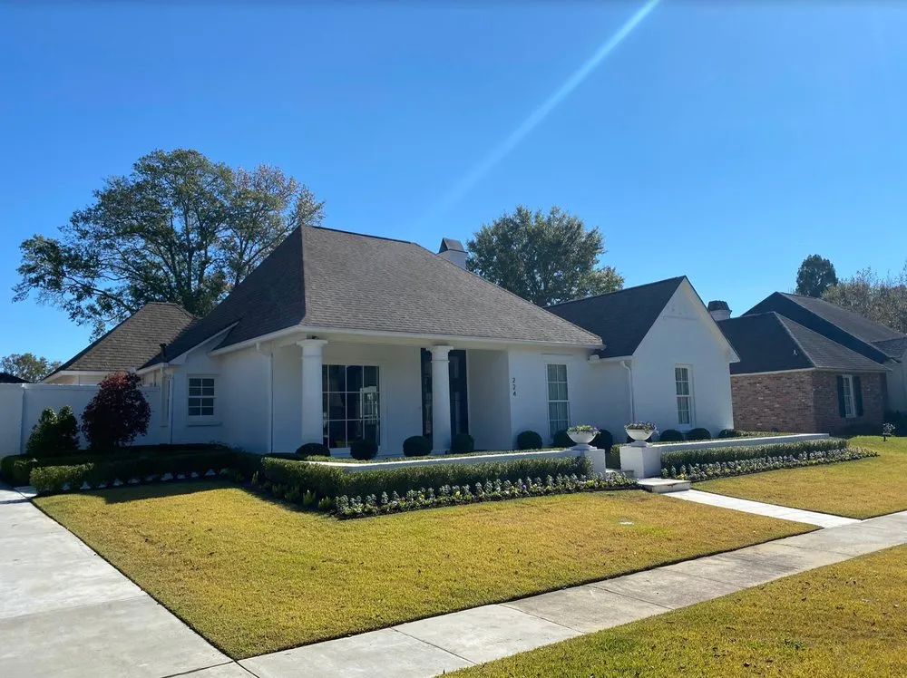 Professional lawn mowing service in Baton Rouge, LA - Leeson Landscape Care