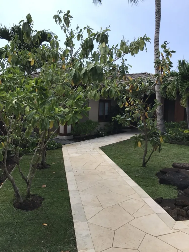 Trusted garden landscaping for year-round maintenance in Kailua-Kona, HI by Leeward Landscaping