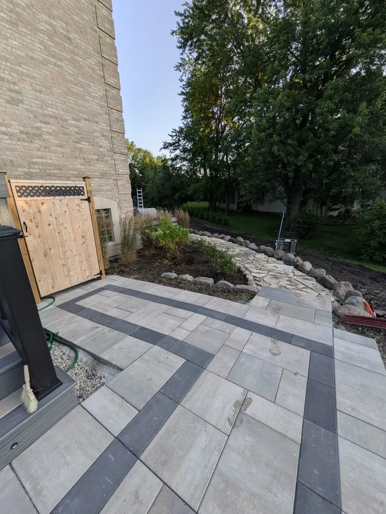 Custom outdoor landscaping in Antioch, IL by Legacy Hardscape