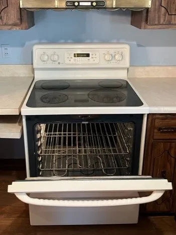 Professional yard maintenance in Wilmington, IL by Legacy Home Detailing Services