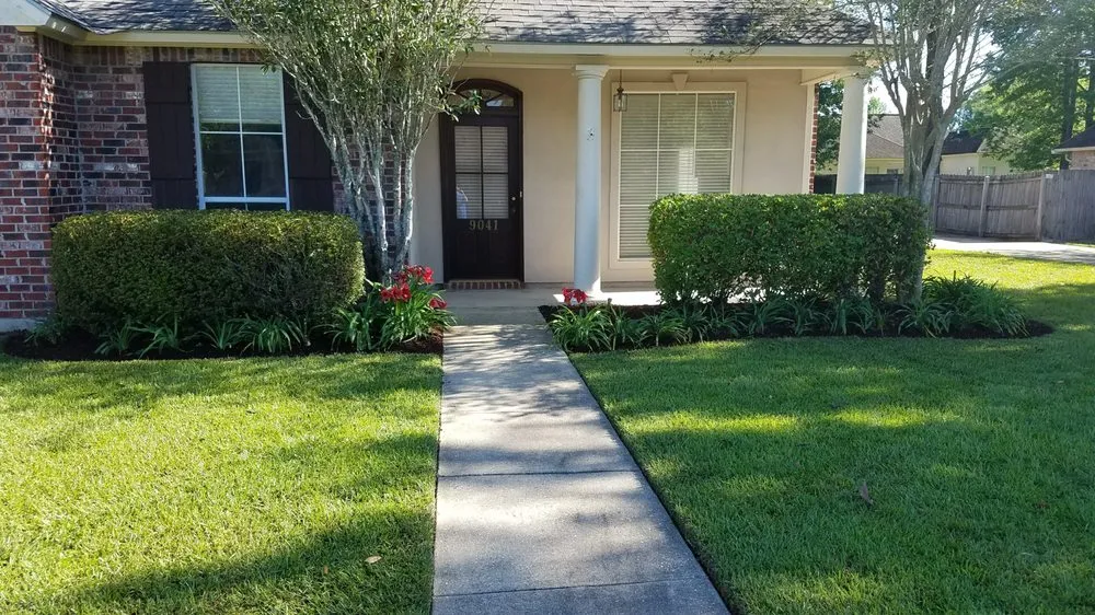 Custom yard cleanup service in Baton Rouge, LA by Legacy Lawn Care