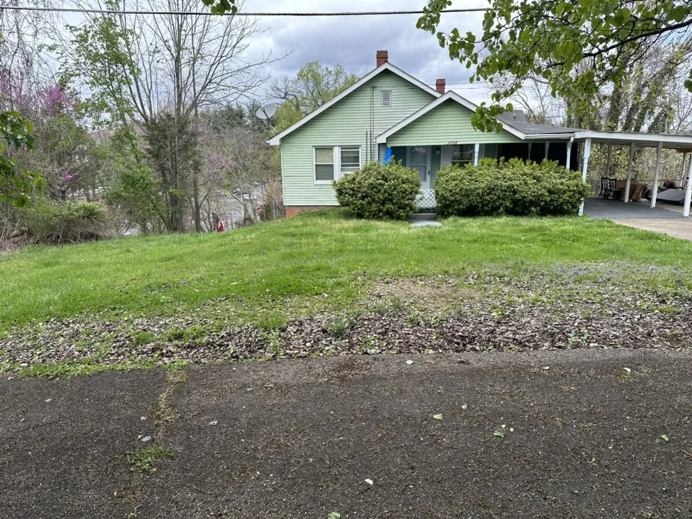 Custom lawn mowing service for year-round maintenance across Kingsport, TN - Legacy Lawn Care