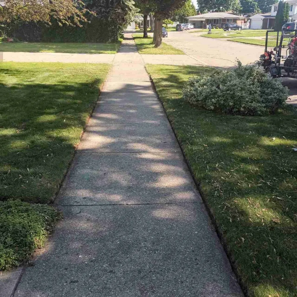 Reliable garden landscaping in Sterling Heights, MI by Legacy Lawn Service