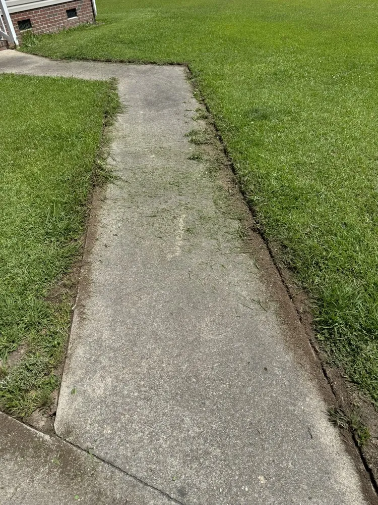 Top-rated yard cleanup service in Moyock, NC - Legacy Mowing and Outdoor Services