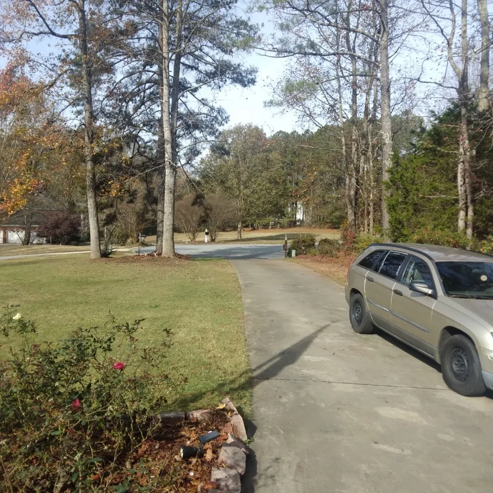 Top-rated lawn mowing service in Tyrone, GA - Legacy Service