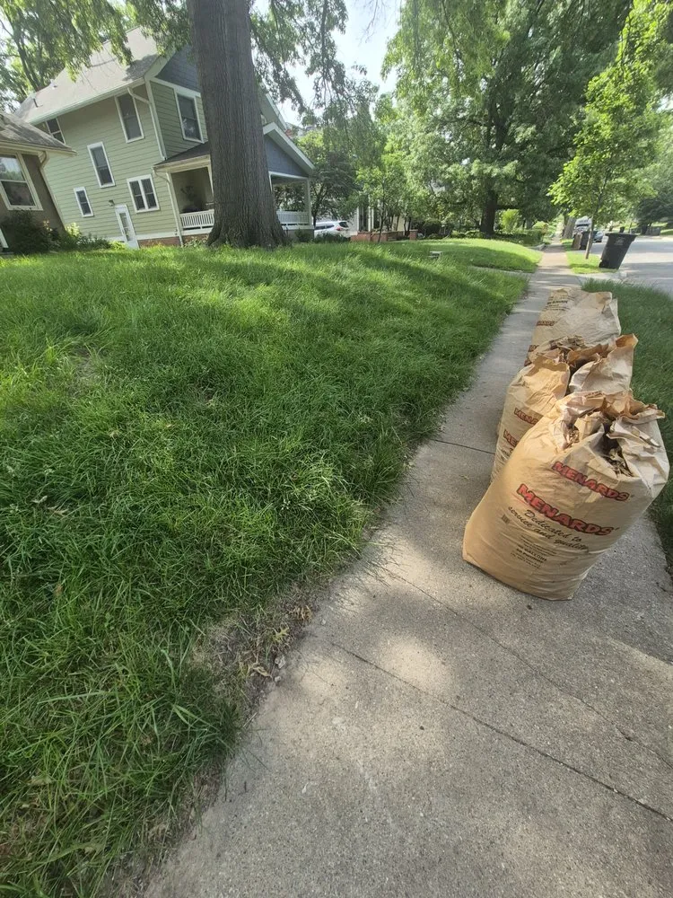 Custom outdoor landscaping experts serving Des Moines, IA - Legacy Yard