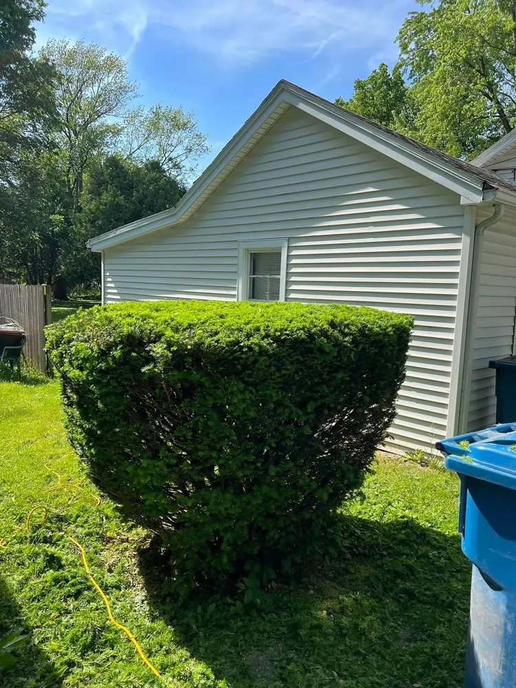 Local outdoor landscaping in Kankakee, IL by Legacy’s Lawn Care